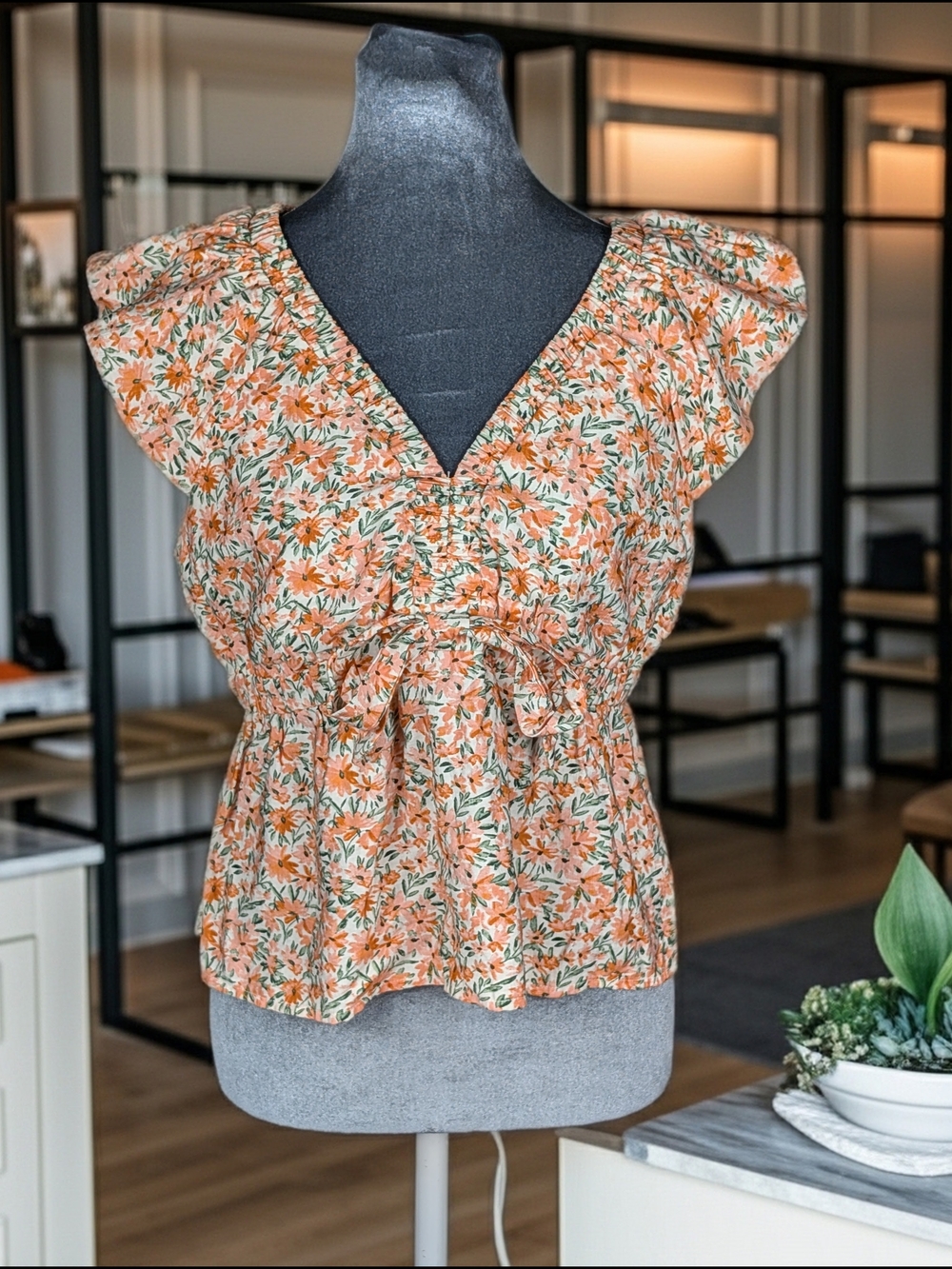 IN San Francisco Women's Large Floral Ruffle Sleeve Tie Blouse Peach Green White